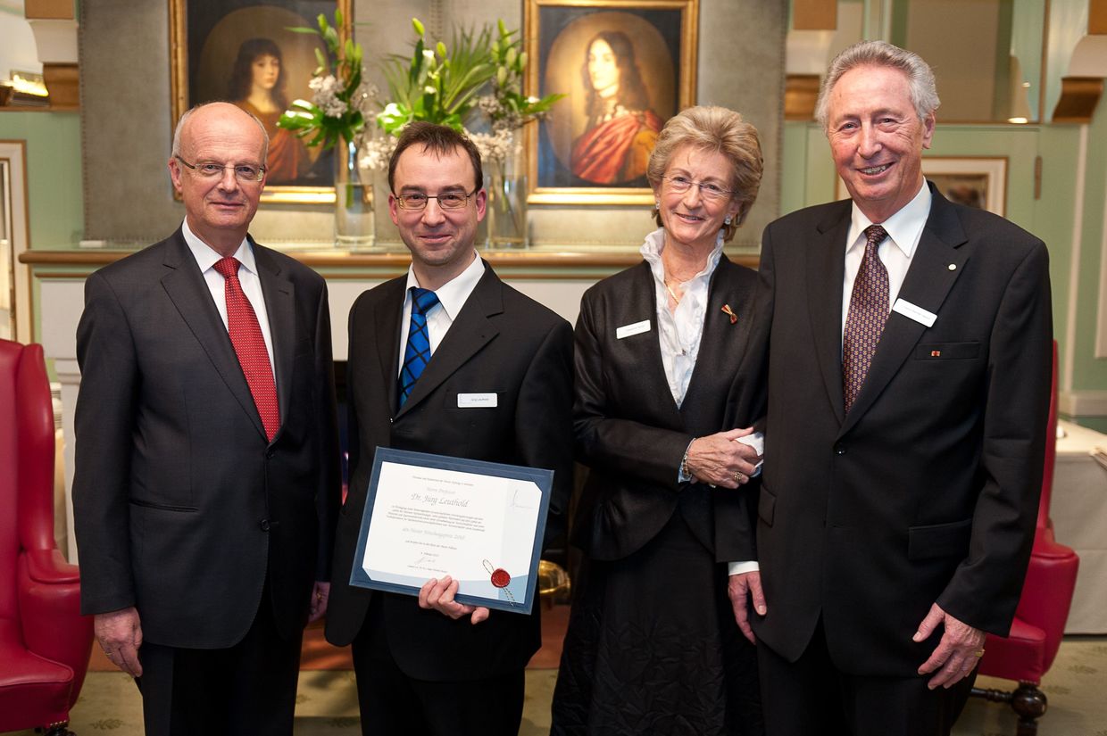 Preisträger Prof. Dr. Jürg Leuthold 2.v.l.